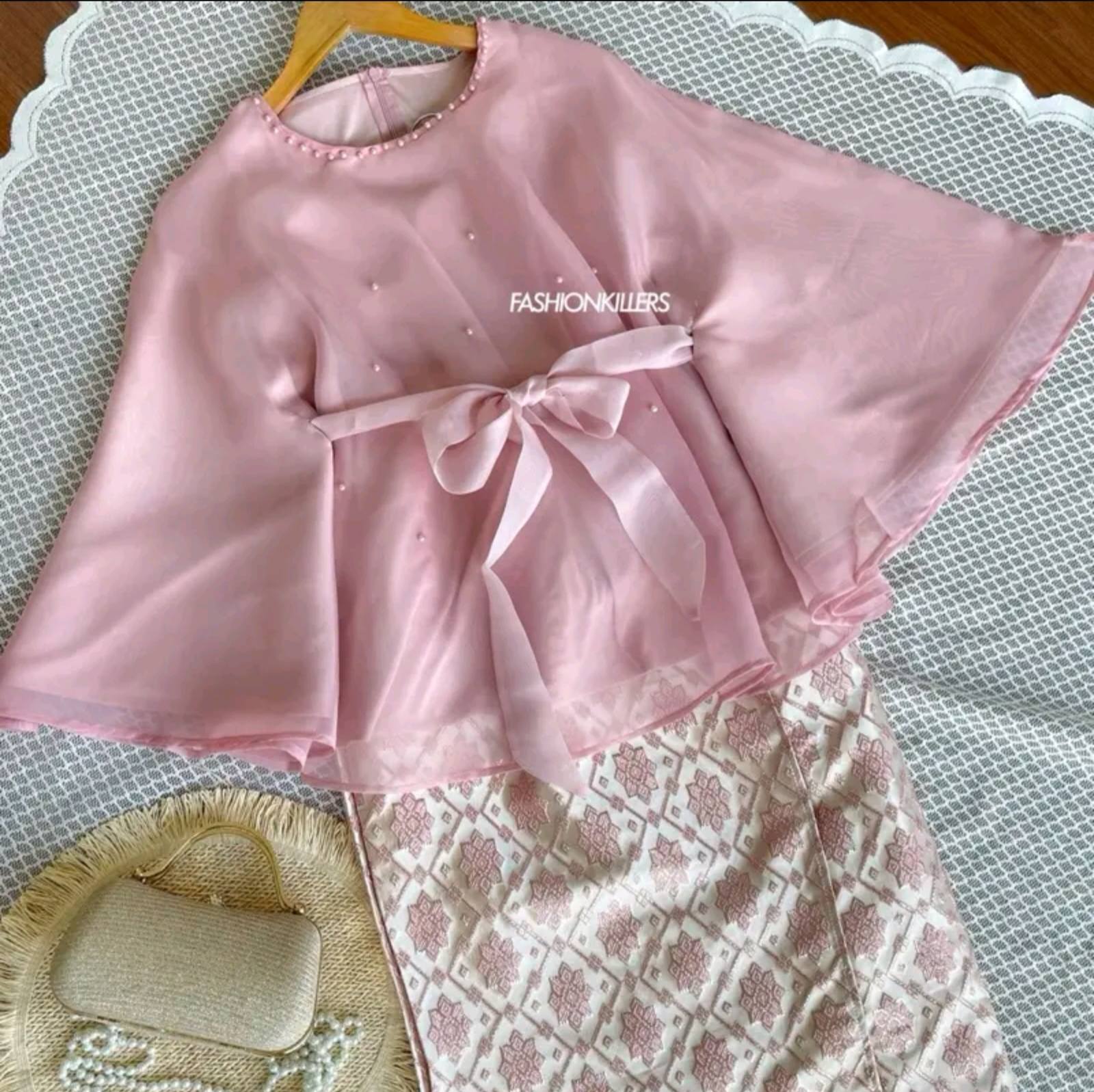 Organza blouse and batik 